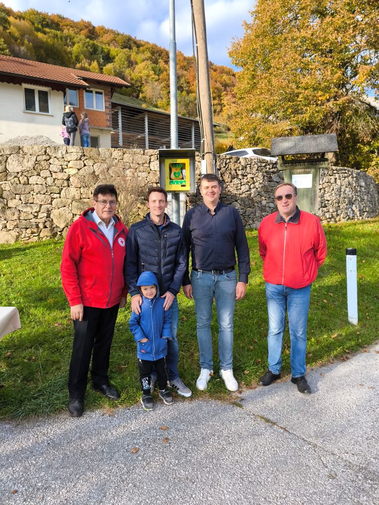 PREDSTAVITEV AED APARATA NA OJSTREM 2 PREDSTAVITEV AED APARATA NA OJSTREM 2